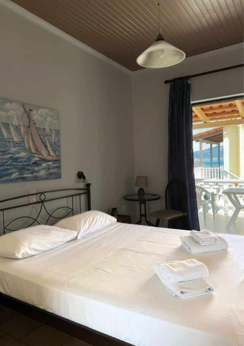 Studio Apartment – Double Bed + Sofa